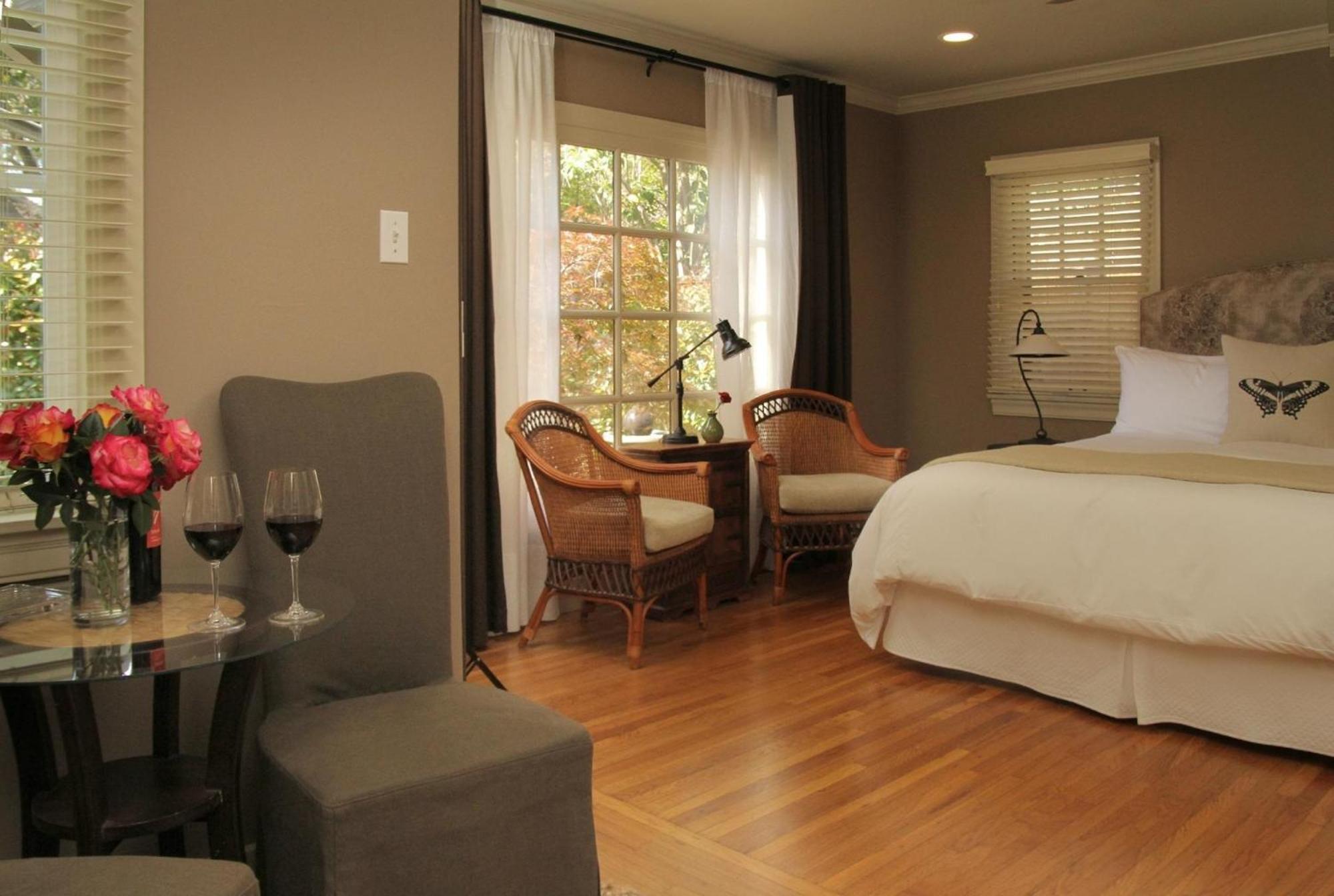 Inn On Randolph Napa Room photo